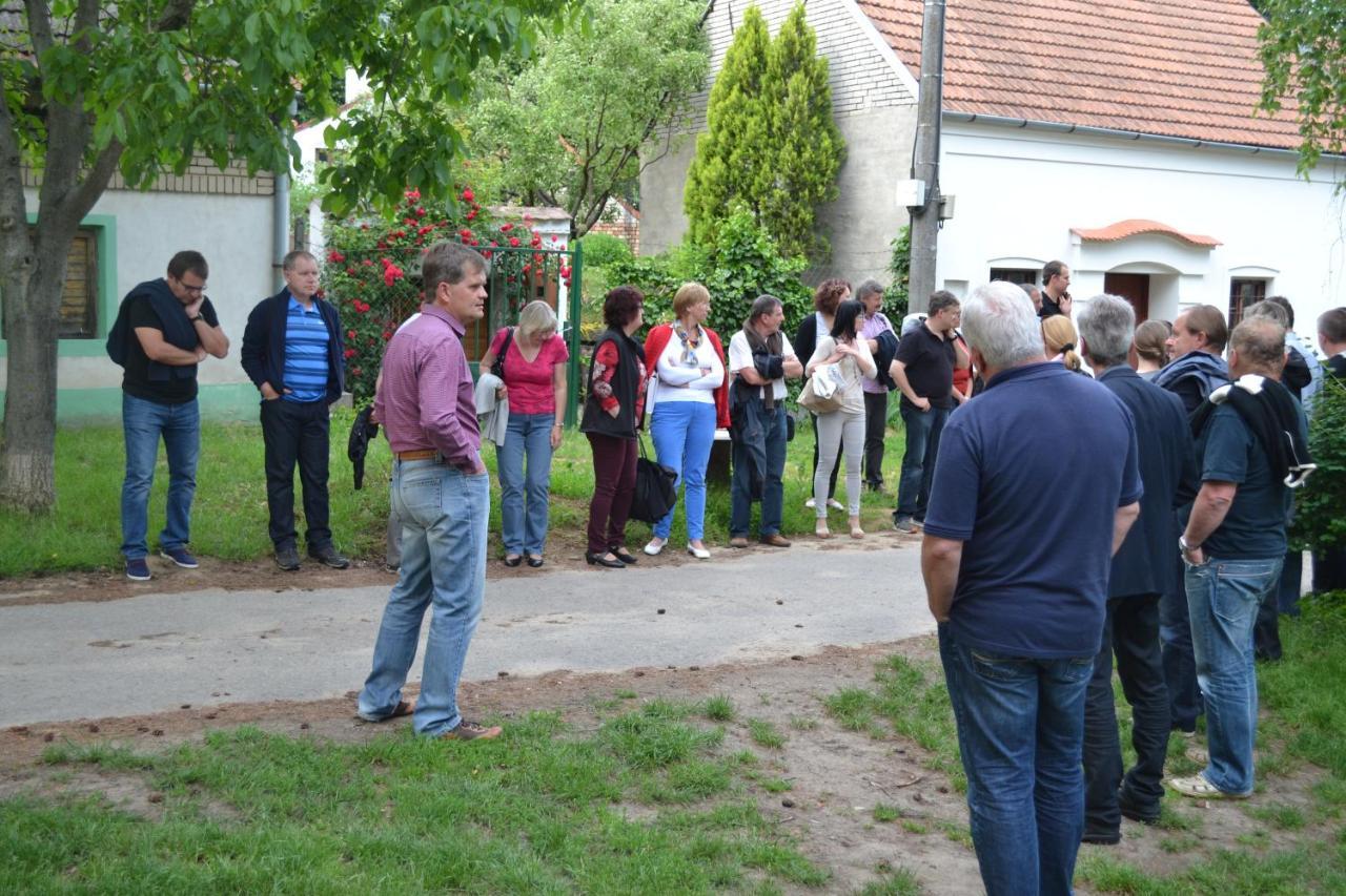 Penzion U Kostela Hotel Mikulcice Bagian luar foto